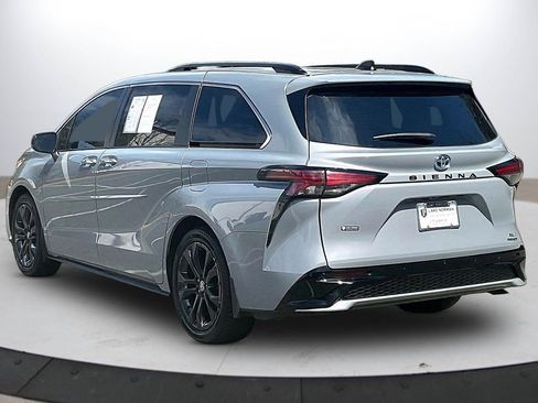 Used 2023 Toyota Sienna XSE image 7
