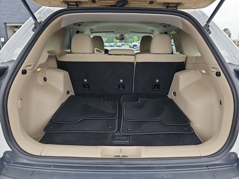 Used 2020 Jeep Cherokee Latitude FWD image 15