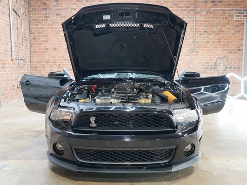 Used 2010 Ford Mustang Shelby GT500 RWD image 23