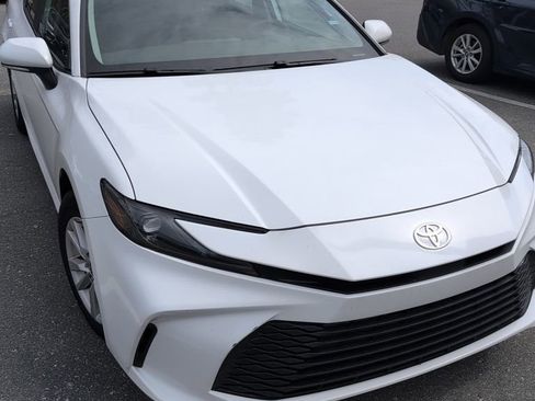 Used 2025 Toyota Camry LE image 14