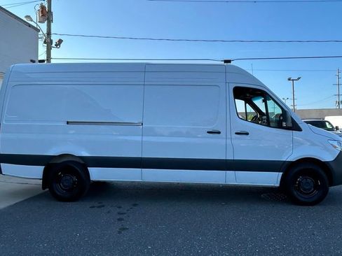 Used 2025 Mercedes-Benz Sprinter 2500 image 8