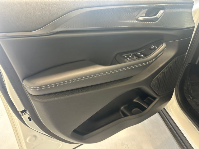 Used 2024 Jeep Grand Cherokee Altitude AWD/4WD image 26