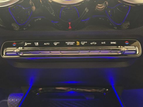 Certified 2024 Mercedes-Benz GLB 250 image 18