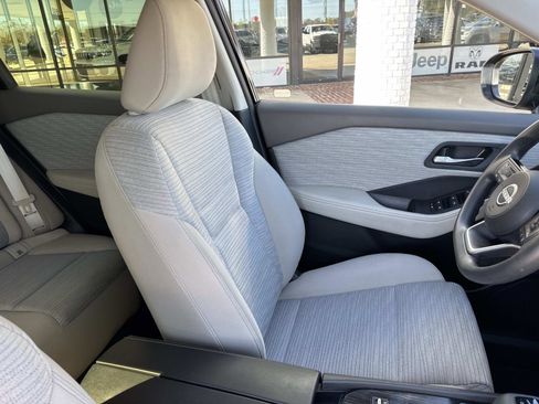 Used 2023 Nissan Rogue SV image 10