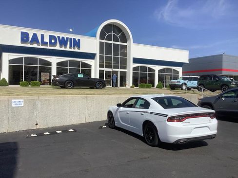 Used 2023 Dodge Charger SXT image 5