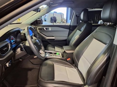 Used 2023 Ford Explorer XLT w/ Equipment Group 202A AWD/4WD image 19
