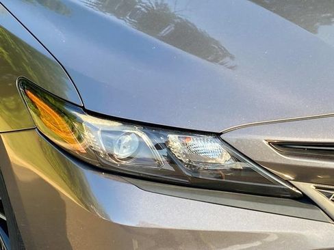 Used 2021 Toyota Camry SE AWD/4WD image 4