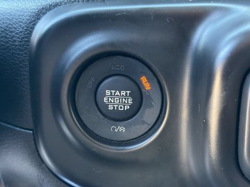 Used 2018 Jeep Wrangler Unlimited Sahara AWD/4WD image 22
