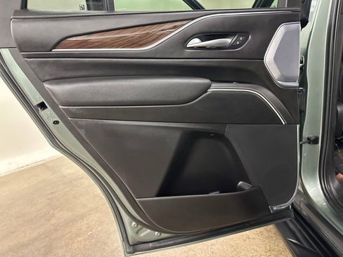 Certified 2024 Cadillac Escalade Premium Luxury Platinum AWD/4WD image 28
