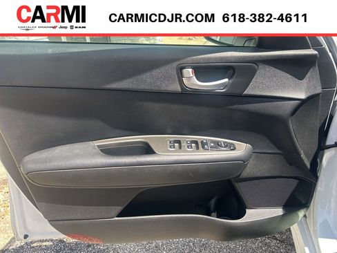 Used 2019 Kia Optima LX FWD image 11