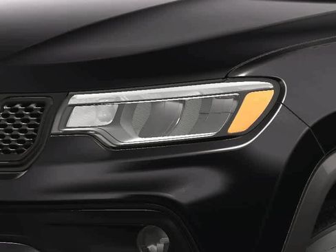 Used 2025 Jeep Compass Latitude w/ Sun & Sound Group AWD/4WD image 13