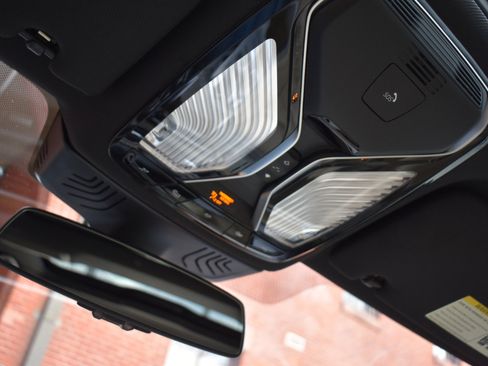 Used 2019 BMW 750i 750i Sedan w/ Executive Package image 39