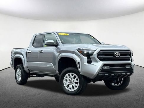 Used 2025 Toyota Tacoma SR5 AWD/4WD image 2