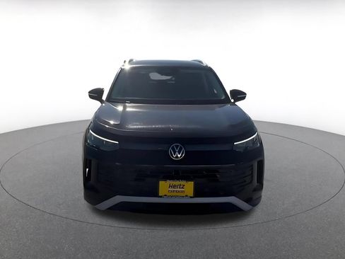 Used 2026 Volkswagen Tiguan SE FWD image 2