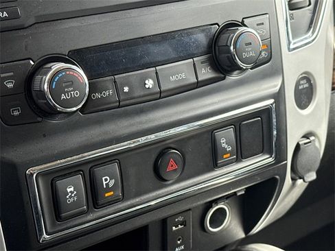 Used 2017 Nissan Titan SL image 26