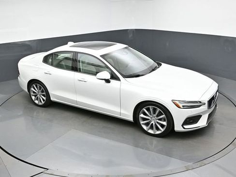 Used 2020 Volvo S60 T5 Momentum FWD image 37