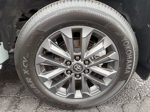 Used 2024 Toyota Sequoia Limited image 24