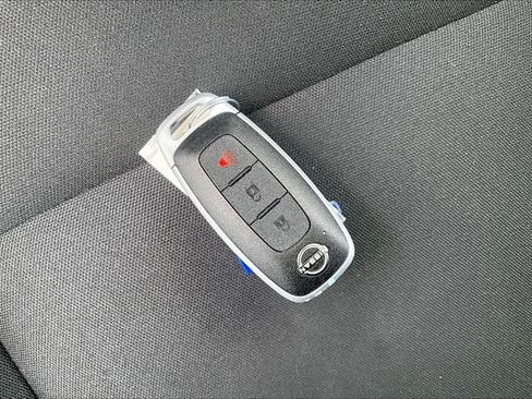 Used 2023 Nissan Rogue S AWD/4WD image 11