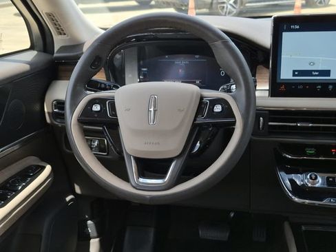 Used 2023 Lincoln Corsair Reserve AWD/4WD image 18
