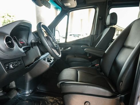 Used 2024 Mercedes-Benz Sprinter 2500 image 20