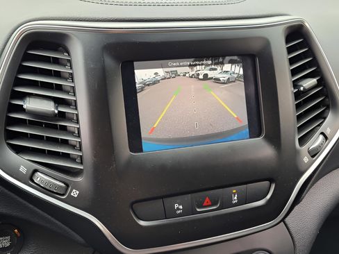 Used 2020 Jeep Cherokee Latitude Plus image 17