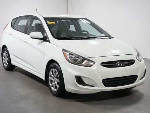 Used 2013 Hyundai Accent GS image 3