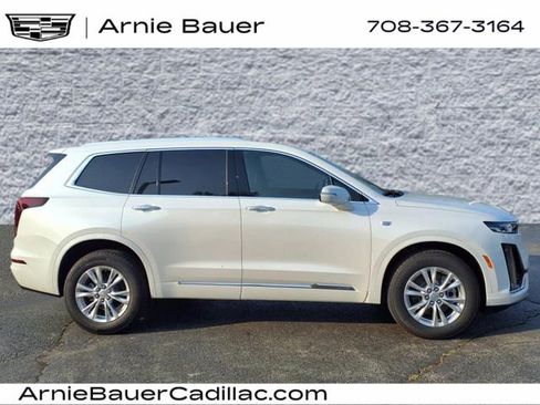 New 2025 Cadillac XT6 Luxury image 4