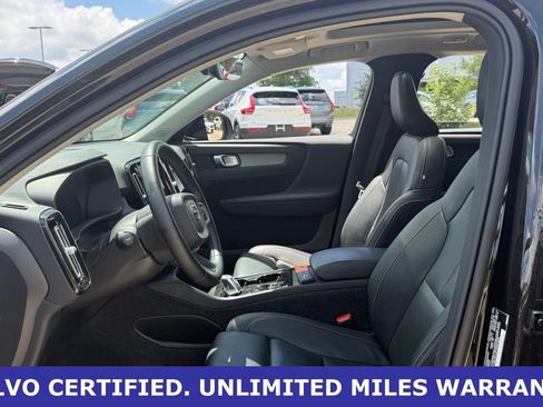 Certified 2025 Volvo XC40 B5 Plus AWD/4WD image 17