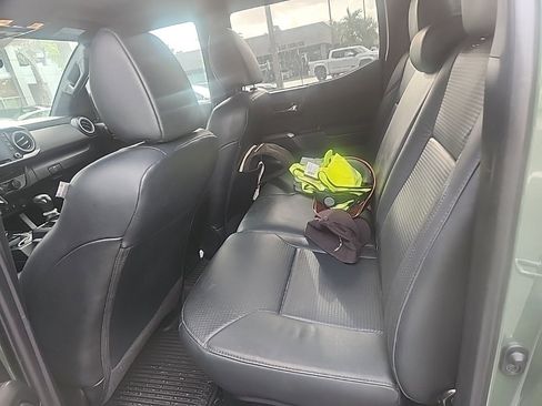 Used 2021 Toyota Tacoma TRD Off-Road w/ TRD Premium Off Road Package image 4