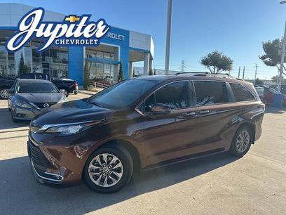 Used 2022 Toyota Sienna XLE