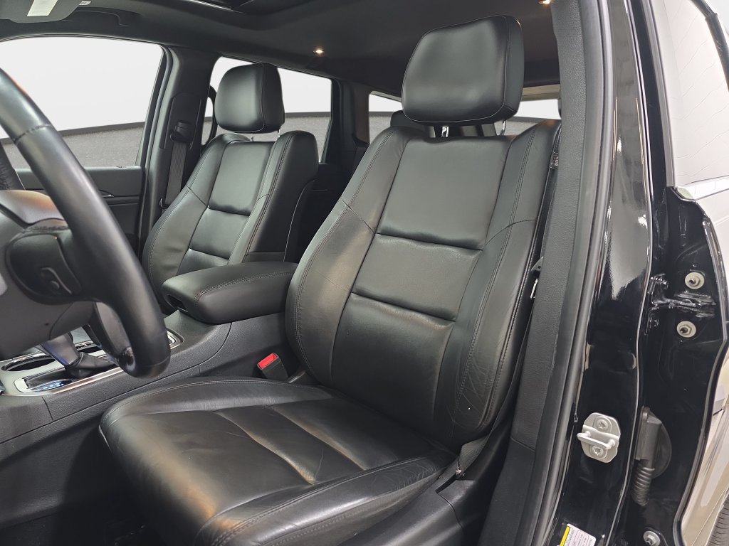 Used 2020 Jeep Grand Cherokee Limited AWD/4WD image 14