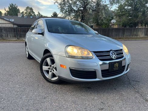 Used 2009 Volkswagen Jetta SEL FWD image 2