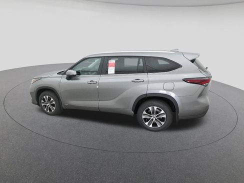 New 2026 Toyota Highlander XLE image 12