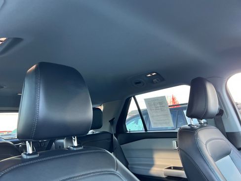 Used 2022 Ford Explorer XLT w/ Equipment Group 202A image 15