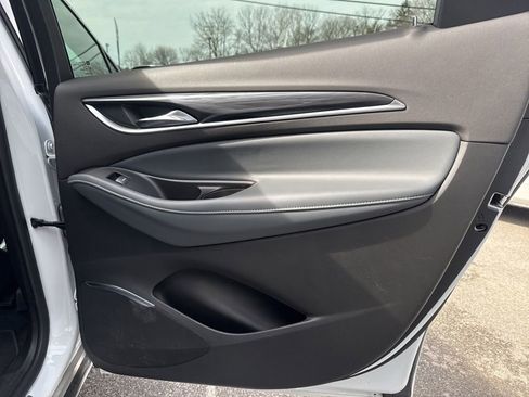 Used 2023 Buick Enclave Essence image 28