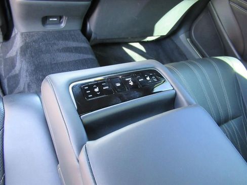 Used 2019 Lexus LS 500 image 28