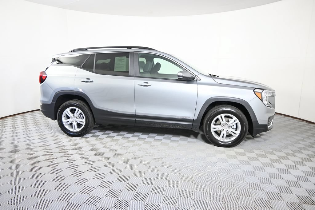 Used 2024 GMC Terrain SLE w/ Driver Convenience Package AWD/4WD image 8
