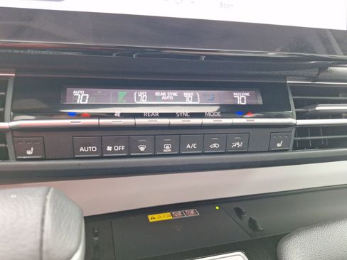Used 2025 Toyota Sienna XSE FWD image 25