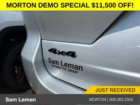 New 2025 Jeep Grand Cherokee Limited w/ Black Appearance Package image 11