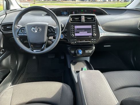 Used 2021 Toyota Prius LE AWD/4WD image 28