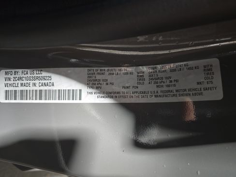 Used 2025 Chrysler Pacifica Limited FWD image 32