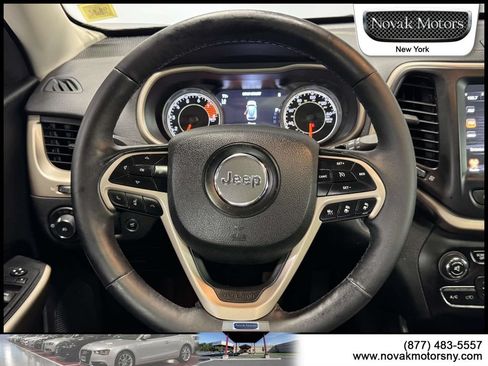 Used 2018 Jeep Cherokee Limited w/ Technology Group AWD/4WD image 16