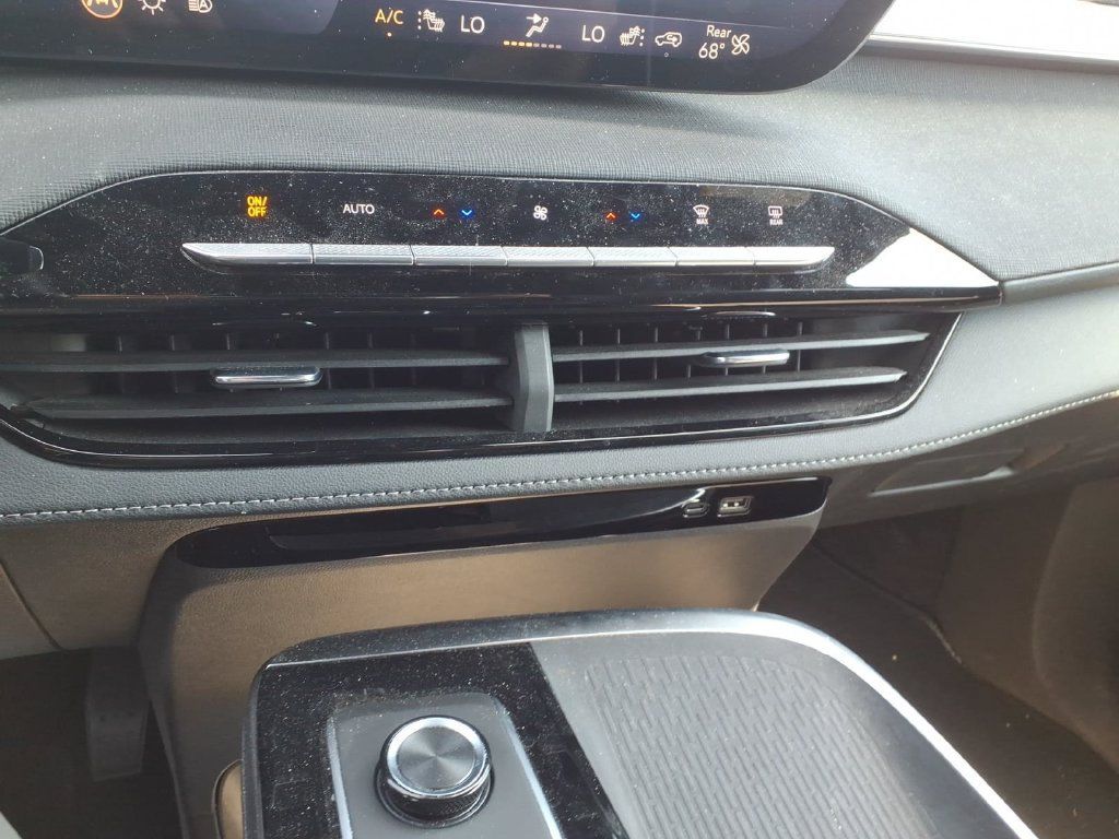 Used 2025 Buick Enclave Preferred w/ Trailering Package, 5000 lbs. AWD/4WD image 20