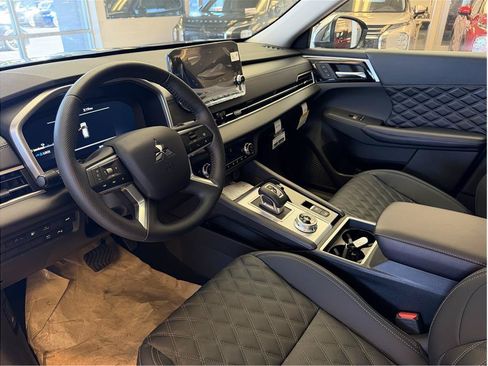 Used 2025 Mitsubishi Outlander 4WD Plug-In Hybrid image 22