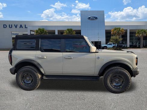 New 2025 Ford Bronco Outer Banks w/ Sasquatch Package image 3