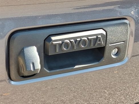 Used 2018 Toyota Tacoma TRD Sport image 28