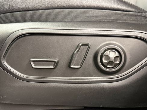 Used 2023 Jeep Grand Cherokee L Limited AWD/4WD image 29