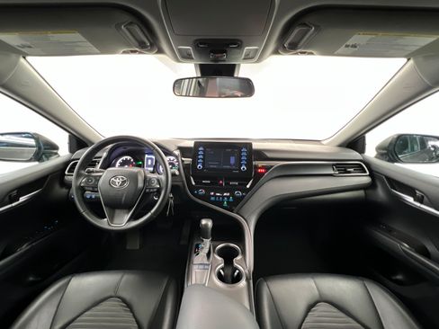 Used 2024 Toyota Camry SE FWD image 9
