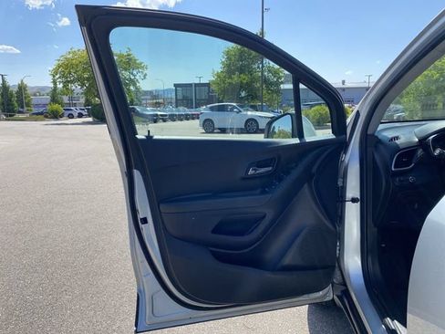 Used 2018 Chevrolet Trax LS AWD/4WD image 11