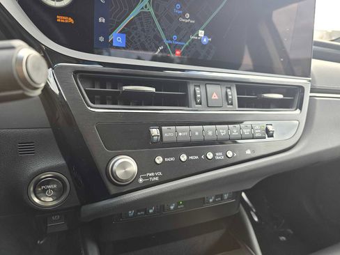 Certified 2025 Lexus ES 300h w/ Premium Package image 29